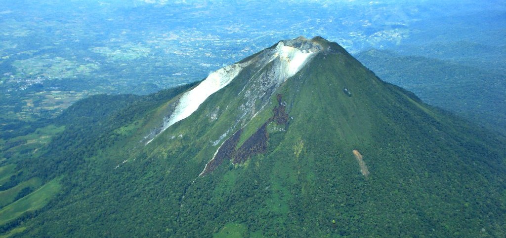 Climbing Sibayak Vulcano